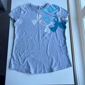 This is a gray Under Armour tee. This shirt is a size girls large.
